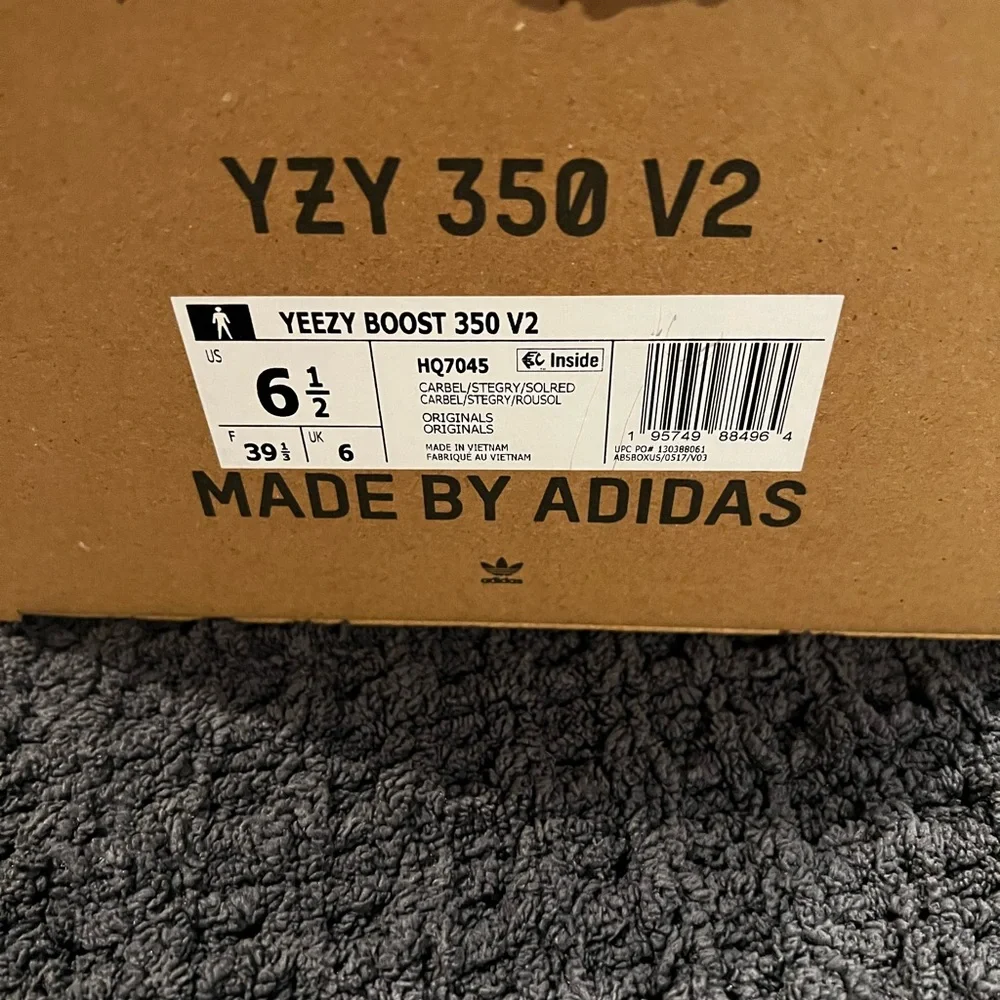 Yeezy - Picture 2 of 5